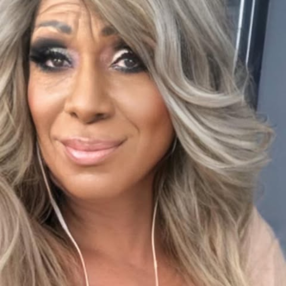 Meet your Posher, Mia